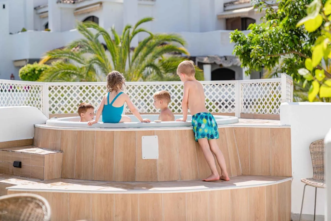 Апартаменты Golden Beach Holiday Home With Jacuzzi Марбелья Испания
