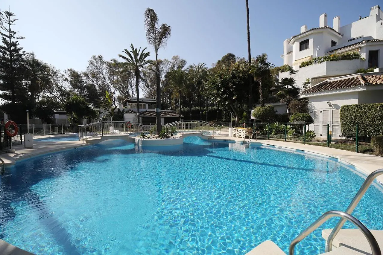 Golden Beach Holiday Home With Jacuzzi Марбелья