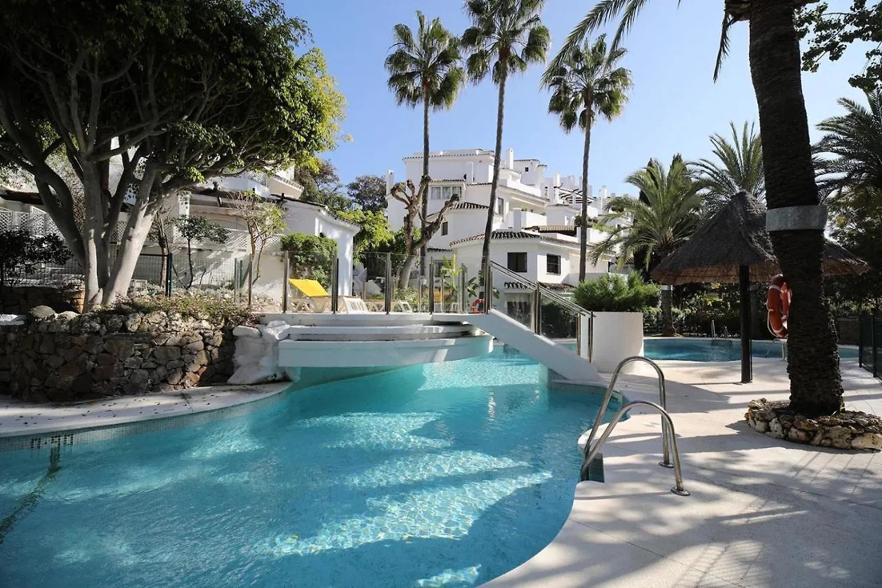 Golden Beach Holiday Home With Jacuzzi Marbella